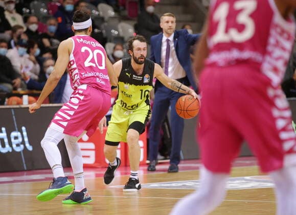 Telekom Baskets Bonn vs. Bastian Dorewth medi bayreuth easyCredit BBL 1. Bundesliga , Saison 2021 2022 , Hauptrunde 26. Spieltag