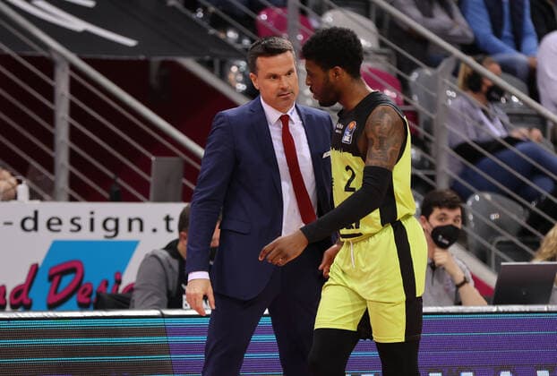 Bonn, Deutschland 18.03.2022, Telekom Dome, Basketball Bundesliga, 26. Spieltag, BBL, Telekom Baskets Bonn vs Medi Bayreuth, Head Coach Raoul Korner (Bayreuth), Sacar Anim (Bayreuth)