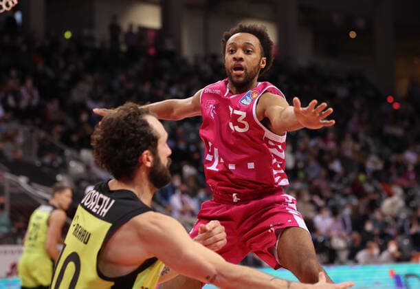 Bonn, Deutschland 18.03.2022, Telekom Dome, Basketball Bundesliga, 26. Spieltag, BBL, Telekom Baskets Bonn vs Medi Bayreuth, Parker Jackson-Cartwright (Bonn) in Aktion.