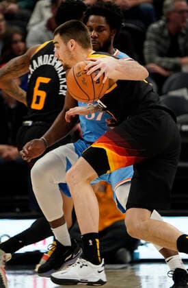 Utah Jazz forward Juancho Hernangomez (R) drives on LA Clippers forward Semi Ojeleye (37) during a NBA, Basketball Herren, USA game between Utah Jazz and Los Angeles Clippers, at the Vivint Smart Home Arena in Salt Lake City, Utah, USA, 18 March 2022. Utah Jazz at Los Angeles Clippers !ACHTUNG: NUR REDAKTIONELLE NUTZUNG!  Copyright: xGEORGExFREYx AME4410 20220319-7ad078b4b751bff93158a7e6b8a553a01997d1d9