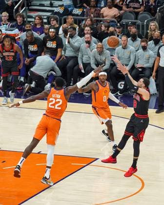 Phoenix, Arizona, March 18th 2022: Zach Lavine ( 8 Chicago Bulls) shoots during the National Basketball Association game between the Chicago Bulls and the Phoenix Suns at Footprint Center in Phoenix, Arizona. Edwin Rodriguez SPP Chicago Bulls v Phoenix Suns - NBA, Basketball Herren, USA - Footprint Center 