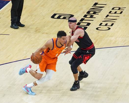 Phoenix, Arizona, March 18th 2022: Devin Booker ( 1 Phoenix Suns)& xA