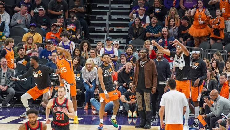 Phoenix, Arizona, March 18th 2022: The Phoenix Suns Bench celebreates a made shot during the National Basketball Association game between the Chicago Bulls and the Phoenix Suns at Footprint Center in Phoenix, Arizona. Edwin Rodriguez SPP Chicago Bulls v Phoenix Suns - NBA, Basketball Herren, USA - Footprint Center 
