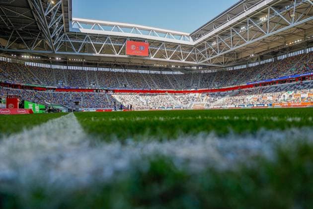 GER, 2. FBL. Fortuna Duesseldorf vs. Hamburger SV 19.03.2022, Merkur Spiel-Arena, Duesseldorf, GER, 2. FBL. Fortuna Duesseldorf vs. Hamburger SV, im Bild: Staqdion von innen Flair Rasen leere Raenge Lienen