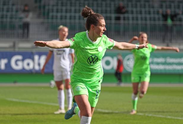 VfL vs. Hoffenheim, BL Frauen Wolfsburg, 19.03.2022, FUßBALL - VfL Wolfsburg vs. TSG 1899 Hoffenheim, Flyeralarm Frauen-Bundesliga, Saison 2021 22. Felicitas Rauch (VfL Wolfsburg) jubelt nach ihrem Tor zum 1:0 Wolfsburg