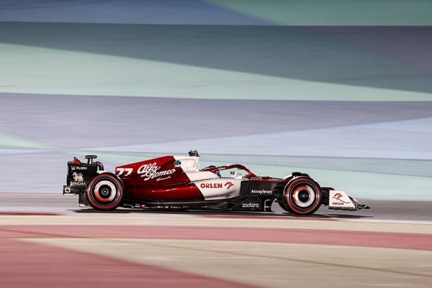 77 BOTTAS Valtteri (fin), Alfa Romeo F1 Team ORLEN C42, action during the Formula 1 Gulf Air Bahrain Grand Prix 2022, 1st round of the 2022 FIA Formula One World Championship, WM, Weltmeisterschaft on the Bahrain International Circuit, from March 18 to 20, 2022 in Sakhir, Bahrain - F1 - BAHRAIN GRAND PRIX 2022 DPPI Panoramic  GOOD7901