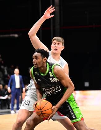 19.03.2022 - Basketball - Saison 2021 2022 - 2. Bundesliga Pro-A - 30. Spieltag: Nürnberg Falcons Basketball Club NBC - Römerstrom Gladiators Trier - - Austin Jermaine Wiley (50, Römerstrom Gladiators Trier ) vor Jonathan Maier (13, Nürnberg Falcons BC NBC )
