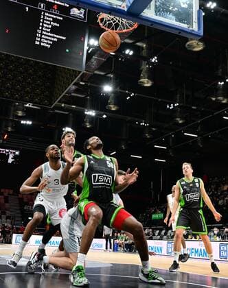 19.03.2022 - Basketball - Saison 2021 2022 - 2. Bundesliga Pro-A - 30. Spieltag: Nürnberg Falcons Basketball Club NBC - Römerstrom Gladiators Trier - - Antonio Lee AJ Davis Jr (3, Nürnberg Falcons BC NBC ) Austin Jermaine Wiley (50, Römerstrom Gladiators Trier )