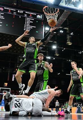 19.03.2022 - Basketball - Saison 2021 2022 - 2. Bundesliga Pro-A - 30. Spieltag: Nürnberg Falcons Basketball Club NBC - Römerstrom Gladiators Trier - - Brody Clarke (14, Römerstrom Gladiators Trier ) Enosch Wolf (8, Römerstrom Gladiators Trier , oben ) Roland L Amour Nyama (24, Nürnberg Falcons BC NBC ) Jonathan Maier (13, Nürnberg Falcons BC NBC ) unten )