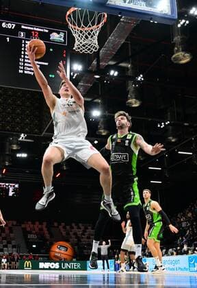 19.03.2022 - Basketball - Saison 2021 2022 - 2. Bundesliga Pro-A - 30. Spieltag: Nürnberg Falcons Basketball Club NBC - Römerstrom Gladiators Trier - - Jonathan Maier (13, Nürnberg Falcons BC NBC ) Enosch Wolf (8, Römerstrom Gladiators Trier )