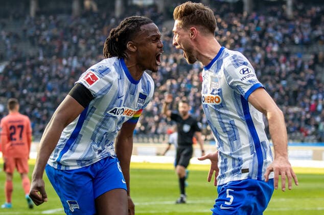 Sport Themen der Woche KW11 Berlin, 19.03.2022, Fussball, Bundesliga, 27. Spieltag, Hertha BSC - TSG Hoffenheim, Olympiastadion. Berlins Niklas Stark jubelt nach seinem Treffer zum 1:0 mit Teamkollege Dedryck Boyata (l). DFL regulations and DFB regulations prohibit any use of photographs as image sequences and or quasi-video, Foto: Andreas Gora Hertha BSC - TSG Hoffenheim *** Berlin, 19 03 2022, Football, Bundesliga, 27 Matchday, Hertha BSC TSG Hoffenheim, Olympiastadion Berlins Niklas Stark cheers after scoring the 1 0 with teammate Dedryck Boyata l DFL regulations and DFB regulations prohibit any use of photographs as image sequences and or quasi video, Foto Andreas Gora Hertha BSC TSG Hoffenheim