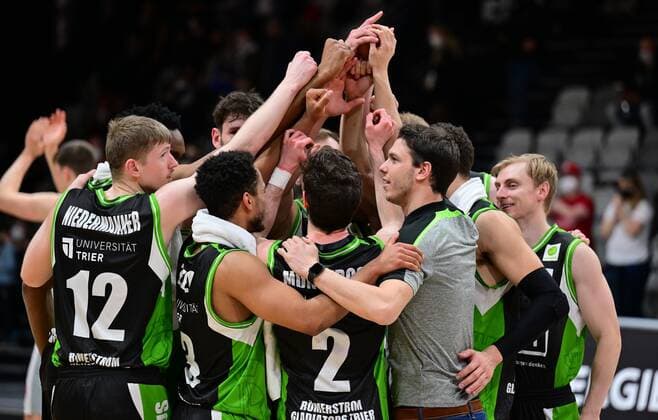 19.03.2022 - Basketball - Saison 2021 2022 - 2. Bundesliga Pro-A - 30. Spieltag: Nürnberg Falcons Basketball Club NBC - Römerstrom Gladiators Trier - - Huddle Teamgeist Trier nach Spielende