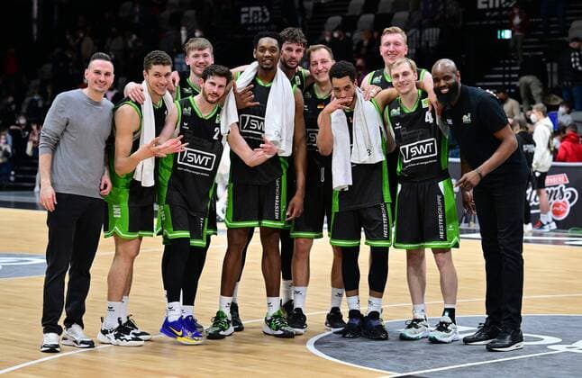 19.03.2022 - Basketball - Saison 2021 2022 - 2. Bundesliga Pro-A - 30. Spieltag: Nürnberg Falcons Basketball Club NBC - Römerstrom Gladiators Trier - - Mannschaft Team Trier Jubel Freude Teamfoto nach Spielende