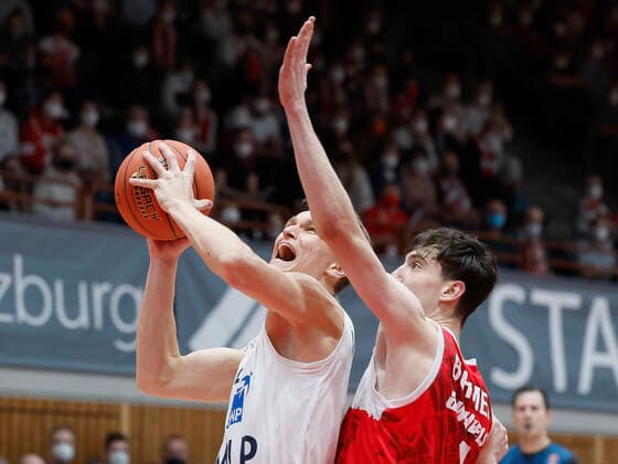 19.03.2022, Basketball, BBL, s.Oliver Wuerzburg - MLP Academics Heidelberg, GER, Wuerzburg, tectake Arena Bild: v. li. Niklas Wuerzner MLP Academics Heidelberg und Julius Boehmer (s.Oliver Wuerzburg) Copyright: HMBxMedia xHeikoxBecker