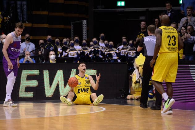 Michal Michalak (20 EWE Baskets Oldenburg) bei der Partie EWE Baskets Oldenburg vs BG Göttingen. Basketball, easyCredit BBL, Saison 2021 2022, 26. Spieltag, 29.03.2022. Copyright: xErikxHillmer EIBNERx EP_EHR EWE Baskets Oldenburg vs BG Göttingen. Basketball, easyCredit BBL, Saison 2021 2022, 26. Spieltag, 29.03.2022 Oldenburg Copyright: xErikxHillmer EIBNERx EP_EHR
