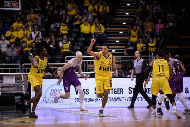 TJ Holyfield (22 EWE Baskets Oldenburg) bei der Partie EWE Baskets Oldenburg vs BG Göttingen. Basketball, easyCredit BBL, Saison 2021 2022, 26. Spieltag, 29.03.2022. Copyright: xErikxHillmer EIBNERx EP_EHR EWE Baskets Oldenburg vs BG Göttingen. Basketball, easyCredit BBL, Saison 2021 2022, 26. Spieltag, 29.03.2022 Oldenburg Copyright: xErikxHillmer EIBNERx EP_EHR