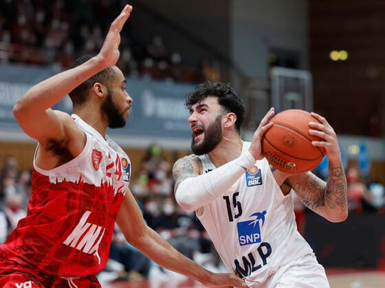 19.03.2022, Basketball, BBL, s.Oliver Wuerzburg - MLP Academics Heidelberg, GER, Wuerzburg, tectake Arena Bild: v. li. Cameron Hunt (s.Oliver Wuerzburg) gegen Jordan Geist MLP Academics Heidelberg Copyright: HMBxMedia xHeikoxBecker