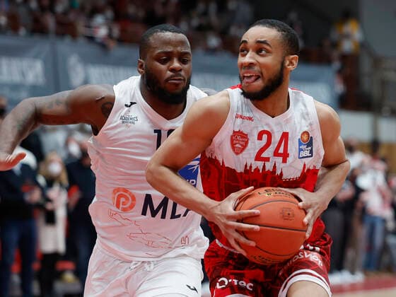 19.03.2022, Basketball, BBL, s.Oliver Wuerzburg - MLP Academics Heidelberg, GER, Wuerzburg, tectake Arena Bild: v. li. Kelvin Martin MLP Academics Heidelberg gegen Cameron Hunt (s.Oliver Wuerzburg) Copyright: HMBxMedia xHeikoxBecker