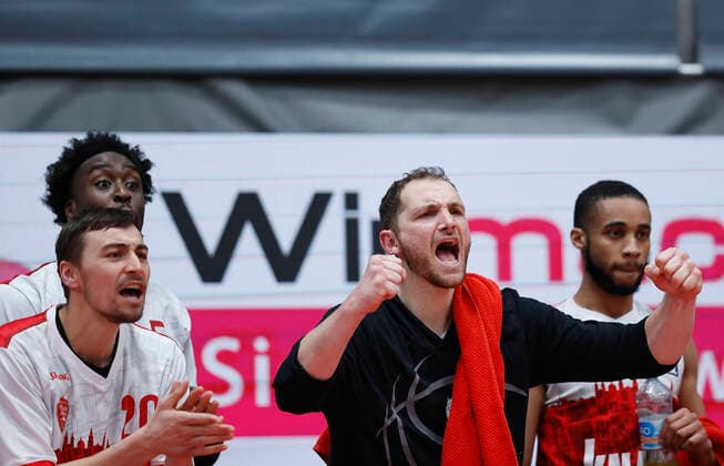 19.03.2022, Basketball, BBL, s.Oliver Wuerzburg - MLP Academics Heidelberg, GER, Wuerzburg, tectake Arena Bild: Jubel bei v.li. Julian Albus (s.Oliver Wuerzburg), Abdul-Makik Abu (s.Oliver Wuerzburg),Felix Hoffmann (s.Oliver Wuerzburg) und Cameron Hunt (s.Oliver Wuerzburg) Copyright: HMBxMedia xHeikoxBecker