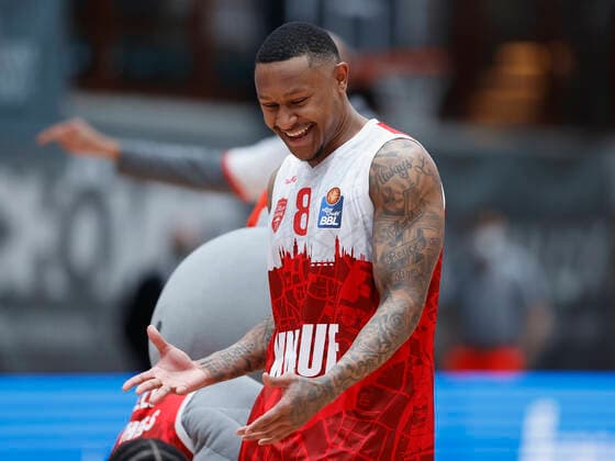 19.03.2022, Basketball, BBL, s.Oliver Wuerzburg - MLP Academics Heidelberg, GER, Wuerzburg, tectake Arena Bild: Jubel beim MVP Charles Callison (s.Oliver Wuerzburg) Copyright: HMBxMedia xHeikoxBecker