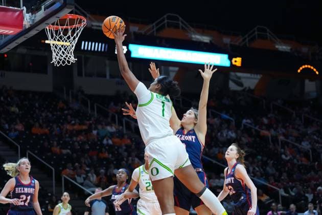 March 19, 2022: Nyara Sabally 1 of the Oregon Ducks shoots the ball while Madison Bartley 3 of the Belmont Bruins defends during a first round game of the 2022 NCAA, College League, USA Women s Basketball Tournament between the University of Oregon Ducks and the Belmont University Bruins at Thompson Boling Arena in Knoxville TN CSM Knoxville United States - ZUMAc04_ 20220319_zaf_c04_282 Copyright: xTimxGangloffx