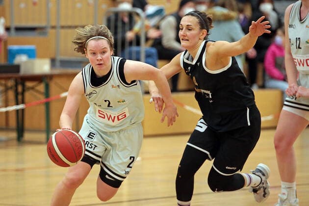 19.03.2022, xovx, Basketball Damen 2. Bundesliga DBBL, Bender Baskets Grünberg - USV Vimodrom Baskets Jena v.l. Cora Horvath (Bender Baskets Grünberg), Lena Rothämel (USV Baskets Jena) Grünberg Sporthalle Theo-Koch-Schule Hessen Deutschland (DE)