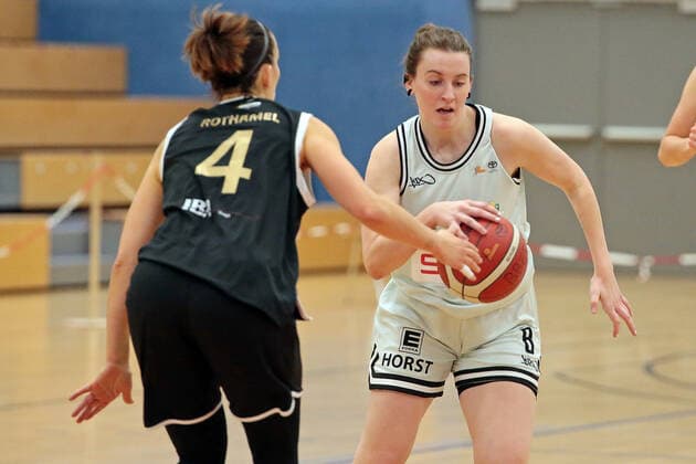 19.03.2022, xovx, Basketball Damen 2. Bundesliga DBBL, Bender Baskets Grünberg - USV Vimodrom Baskets Jena v.l. Lena Rothämel (USV Baskets Jena), Elisa Mevius (Bender Baskets Grünberg) Grünberg Sporthalle Theo-Koch-Schule Hessen Deutschland (DE)