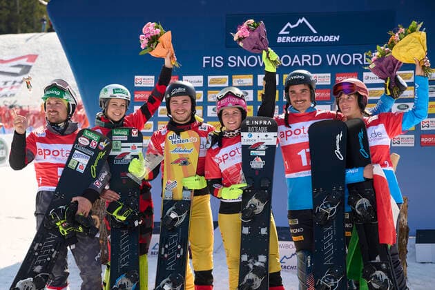 Berchtesgaden, Deutschland 20. März 2022: FIS Snowboard Weltcup Finale - 2021 2022 - Parallel Slalom - Berchtesgaden - 20.03.2022 Siegerehrung PS Team: v.li. Alexander Payer (AUT), Sabine Schoeffmann (AUT), Stefan Baumeister (GER), Ramona Hofmeister (GER), Maurizio Bormolini (ITA) und Elisa Caffont (ITA) Bischofswiesen Götschen Bayern Copyright: xFotostandx xWassmuthx