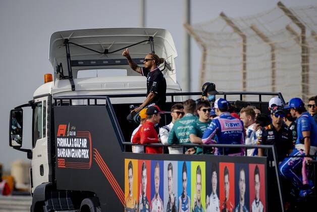 BAHRAIN - Lewis Hamilton during the drivers parade during the Bahrain F1 Grand Prix at the Bahrain International Circuit on March 20, 2022 in Bahrain, Bahrain. ANP ROBIN VAN LONKHUIJSEN Bahrain,BAHREIN xVIxANPx xxANPxIVx