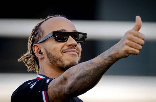 BAHRAIN - Lewis Hamilton during the drivers parade during the Bahrain F1 Grand Prix at the Bahrain International Circuit on March 20, 2022 in Bahrain, Bahrain. ANP ROBIN VAN LONKHUIJSEN Bahrain,BAHREIN xVIxANPx xxANPxIVx