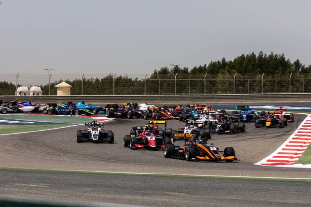 Start of the race, 29 COLAPINTO Franco (arg), Charouz Racing System, Dallara F3, action during the 1st round of the 2022 FIA Formula 3 Championship from March 18 to 20, 2022 on the Bahrain International Circuit, in Sakhir, Bahrain - AUTO - FORMULA 3 2022 - BAHRAIN DPPI Panoramic  BAH_GP_DL-9543