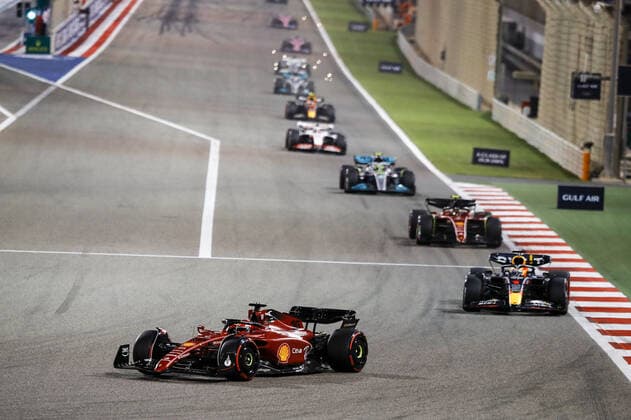 16 LECLERC Charles (mco), Scuderia Ferrari F1-75, action during the Formula 1 Gulf Air Bahrain Grand Prix 2022, 1st round of the 2022 FIA Formula One World Championship, WM, Weltmeisterschaft on the Bahrain International Circuit, from March 18 to 20, 2022 in Sakhir, Bahrain - F1 - BAHRAIN GRAND PRIX 2022 - RACE DPPI Panoramic  _B3_8890