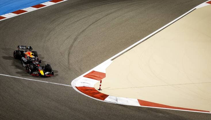BAHRAIN - Max Verstappen (1) with the Oracle Red Bull Racing RB18 Honda on track during the Bahrain F1 Grand Prix at the Bahrain International Circuit on March 20, 2022 in Bahrain, Bahrain. ANP ROBIN VAN LONKHUIJSEN Bahrain,BAHREIN xVIxANPx xxANPxIVx