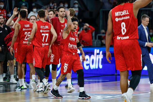 Mitte Jubel Justin Robinson (Brose Bamberg, 12) nach Dreier zum 78:73 Brose Bamberg - Mitteldeutscher BC - easyCredit-BBL - Basketball Bundesliga Saison 2021 22 Spieltag 26, 20.03.2022 Bamberg, Brose Arena Foto: Daniel Löb Loeb Copyright: DanielxLöb