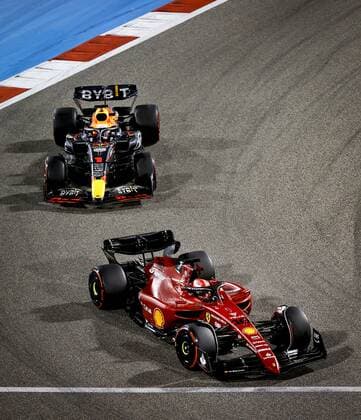 BAHRAIN - Max Verstappen (1) driving the Oracle Red Bull Racing RB18 Honda behind Charles Leclerc (16) with the Ferrari on track during the Bahrain F1 Grand Prix at the Bahrain International Circuit on March 20, 2022 in Bahrain, Bahrain. ANP ROBIN VAN LONKHUIJSEN Bahrain,BAHREIN xVIxANPx xxANPxIVx
