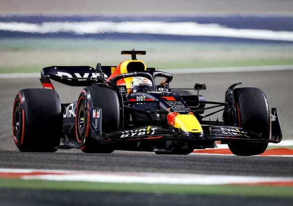 BAHRAIN - Max Verstappen (1) with the Oracle Red Bull Racing RB18 Honda on track during the Bahrain F1 Grand Prix at the Bahrain International Circuit on March 20, 2022 in Bahrain, Bahrain. ANP ROBIN VAN LONKHUIJSEN Bahrain,BAHREIN xVIxANPx xxANPxIVx