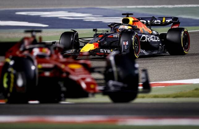 BAHRAIN - Max Verstappen (1) driving the Oracle Red Bull Racing RB18 Honda behind Charles Leclerc (16) with the Ferrari on track during the Bahrain F1 Grand Prix at the Bahrain International Circuit on March 20, 2022 in Bahrain, Bahrain. ANP ROBIN VAN LONKHUIJSEN Bahrain,BAHREIN xVIxANPx xxANPxIVx