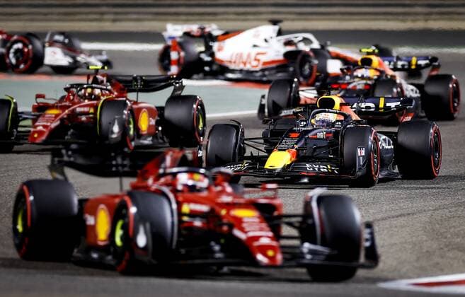 BAHRAIN - Max Verstappen (1) driving the Oracle Red Bull Racing RB18 Honda behind Charles Leclerc (16) with the Ferrari on track during the Bahrain F1 Grand Prix at the Bahrain International Circuit on March 20, 2022 in Bahrain, Bahrain. ANP ROBIN VAN LONKHUIJSEN Bahrain,BAHREIN xVIxANPx xxANPxIVx