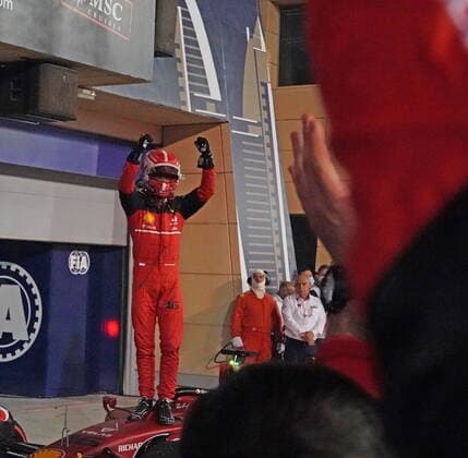 Formel 1 in Bahrain 2022 20.03.2022, Bahrain International Circuit, Sakhir, Formel 1 in Bahrain 2022 , im Bild Sieger Charles Leclerc (MCO), Scuderia Ferrari, 2.Platz für Carlos Sainz Jr. (ESP), Scuderia Ferrari, 3.Platz für Lewis Hamilton (GBR), Mercedes-AMG Petronas Formula One Team