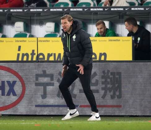 20.03.2022, Volkswagen Arena, Wolfsburg, Ligaspiel, 1. Bundesliga, VfL Wolfsburg vs Bayer 04 Leverkusen, im Bild Florian Kohfeldt (Trainer, Wolfsburg) ist sauer DFL regulations prohibit any use of photographs as image sequences and or quasi-video. VfL Wolfsburg vs Bayer 04 Leverkusen