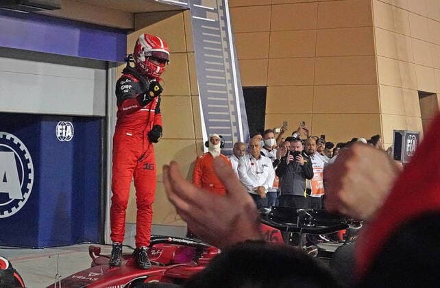 Formel 1 in Bahrain 2022 20.03.2022, Bahrain International Circuit, Sakhir, Formel 1 in Bahrain 2022 , im Bild Sieger Charles Leclerc (MCO), Scuderia Ferrari, 2.Platz für Carlos Sainz Jr. (ESP), Scuderia Ferrari, 3.Platz für Lewis Hamilton (GBR), Mercedes-AMG Petronas Formula One Team