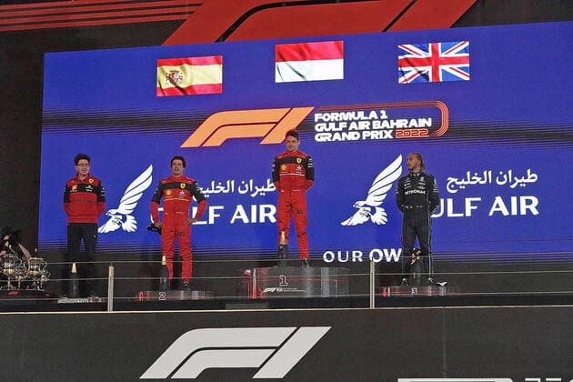 Formel 1 in Bahrain 2022 20.03.2022, Bahrain International Circuit, Sakhir, Formel 1 in Bahrain 2022 , im Bild Sieger Charles Leclerc (MCO), Scuderia Ferrari, 2.Platz für Carlos Sainz Jr. (ESP), Scuderia Ferrari, 3.Platz für Lewis Hamilton (GBR), Mercedes-AMG Petronas Formula One Team