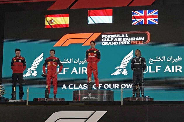 Formel 1 in Bahrain 2022 20.03.2022, Bahrain International Circuit, Sakhir, Formel 1 in Bahrain 2022 , im Bild Sieger Charles Leclerc (MCO), Scuderia Ferrari, 2.Platz für Carlos Sainz Jr. (ESP), Scuderia Ferrari, 3.Platz für Lewis Hamilton (GBR), Mercedes-AMG Petronas Formula One Team