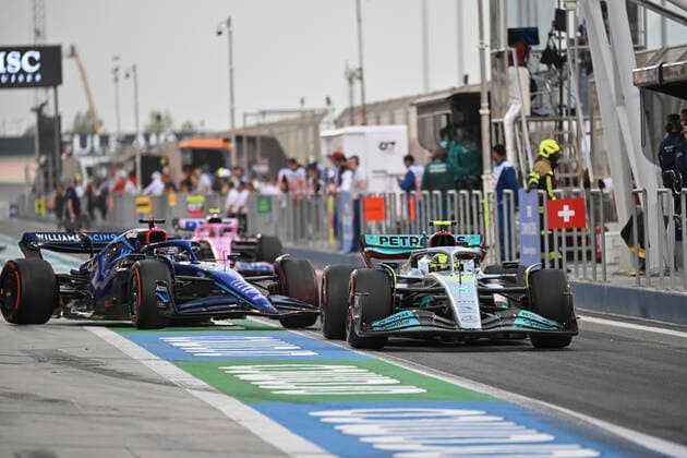 44 Lewis Hamilton (GBR, Mercedes-AMG Petronas F1 Team), 23 Alexander Albon (THA, Williams Racing), F1 Grand Prix of Bahrain at Bahrain International Circuit on March 20, 2022 in Sakhir, Bahrain. (Photo by HOCH ZWEI) Sakhir Bahrain