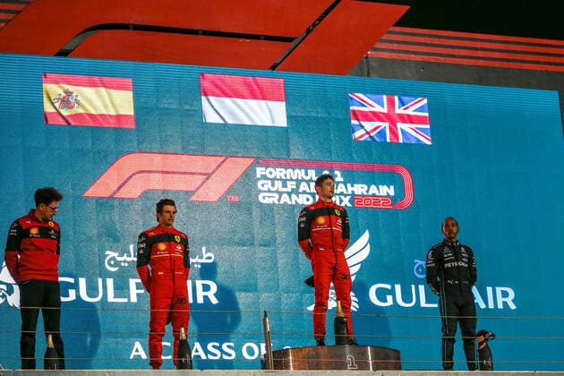 FORMULA 1 GULF AIR BAHRAIN GRAND PRIX 2022, 20 03 2022 Bahrain International Circuit, Sakhir, Bahrain on 20 March 2022 Charles Leclerc 16 (MON), Scuderia Ferrari F1-75 Carlos Sainz 55 (SPA), Scuderia Ferrari F1-75 and Lewis Hamilton 44 (GBR), Mercedes AMG Petronas W13 on the podium during the FORMULA 1 GULF AIR BAHRAIN GRAND PRIX 2022, Phil Duncan Editorial Use Only Copyright: xPhilxDuncanx ESM-0412-0028