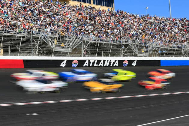 Bilder des Jahres 2022, Sport 03 MÃ¤rz Sport Themen der Woche KW11 Sport Bilder des Tages HAMPTON, GA - MARCH 20: General race action in Turn 4 during the running of the 64th Annual Folds of Honor QuikTrip 500 NASCAR, Motorsport, USA Cup Series Series race on March 20, 2022 at the newly repaved and reconfigured Atlanta Motor Speedway in Hampton, Georgia. (Photo by David J. Griffin Icon Sportswire) AUTO: MAR 20 NASCAR Cup Series - Folds of Honor QuikTrip 500 Icon95322032004981
