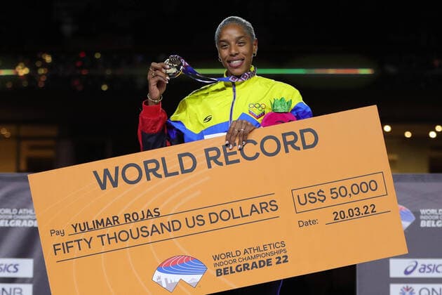 Bilder des Jahres 2022, Sport 03 März Sport Themen der Woche KW11 Sport Bilder des Tages (220321) -- BELGRADE, March 21, 2022 -- Yulimar Rojas of Venezuela celebrates during the awarding ceremony for the Women s Triple Jump at the World Athletics Indoor Championships Belgrade 2022 in Stark Arena, Belgrade, Serbia, March 20, 2022. ) (SP)SERBIA-BELGRADE-WORLD ATHLETICS-INDOOR-CHAMPIONSHIPS-WOMEN S TRIPLE JUMP ZhengxHuansong 
