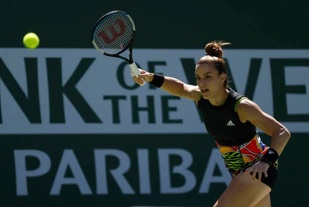 March 20, 2022 Maria Sakkari of Greece returns a shot against Iga Swiatek of Poland in the women s singles finals of the 2022 BNP Paribas Open at Indian Wells Tennis Garden in Indian Wells, California. Indian Wells United States of America - ZUMAc04_ 20220320_zaf_c04_121 Copyright: xCharlesxBausx