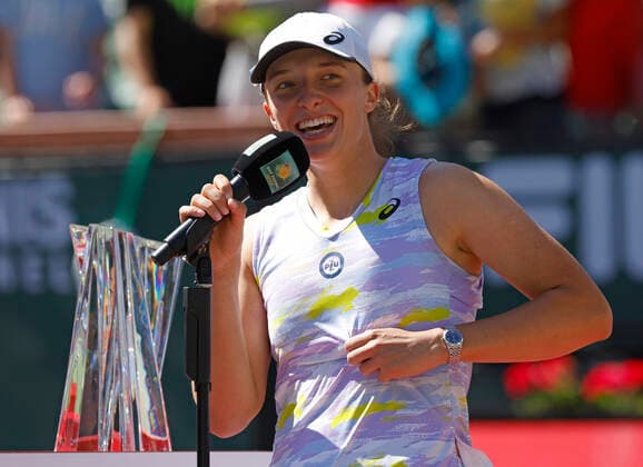 March 20, 2022 Iga Swiatek of Poland addresses the crowd after defeating Maria Sakkari of Greece in the women s singles finals of the 2022 BNP Paribas Open at Indian Wells Tennis Garden in Indian Wells, California. Indian Wells United States of America - ZUMAc04_ 20220320_zaf_c04_125 Copyright: xCharlesxBausx
