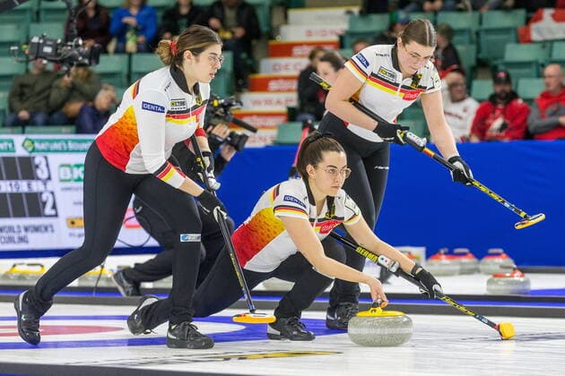 Sport Themen der Woche KW11 Sport Bilder des Tages March 20, 2022, Prince George, BC, CANADA: Germany lead Analena Jentsch throws a stone flanked by second Mia Hohne, left, and Klara-Hermine Fomm at CN Centre on Sunday evening during at the Women s World Curling in Prince George, B.C., Sunday, March 20, 2022. Canada News - March 20, 2022  - ZUMAc35_ 20220320_zaf_c35_128 Copyright: xJamesxDoylex